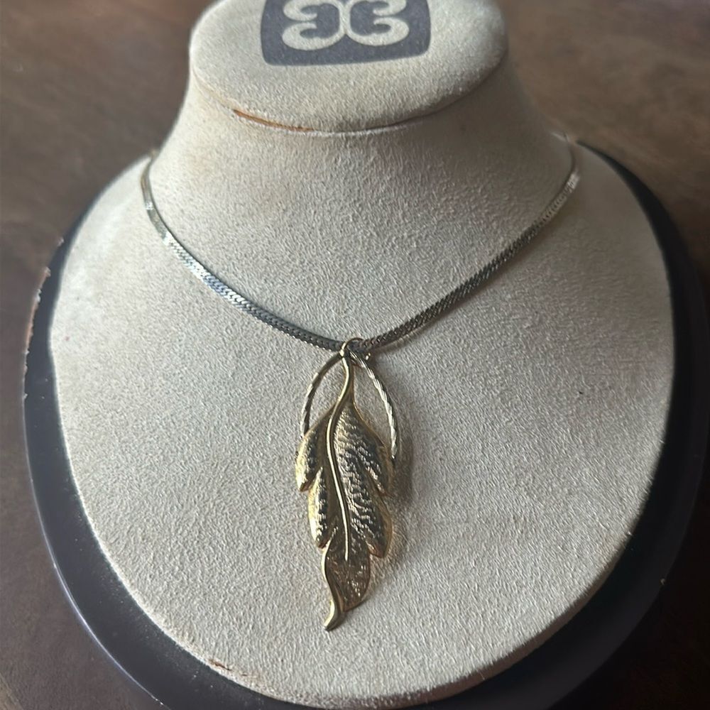Vintage Leaf Pendant Necklace!